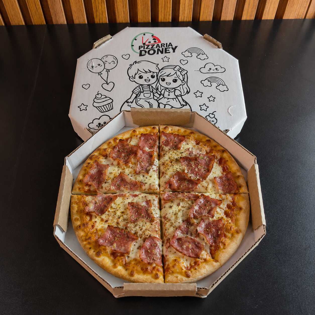 1 pizza Grande de 8 fatias no sabor de frango com requeijão