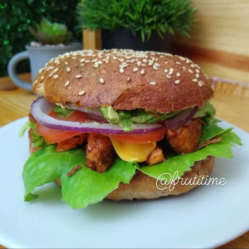 Hamburguesa de Pollo con Pan Integral