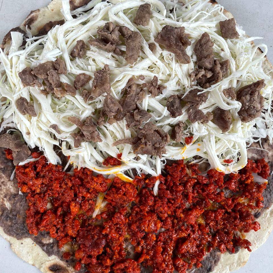 TLAYUDA ASADA/CHORIZO