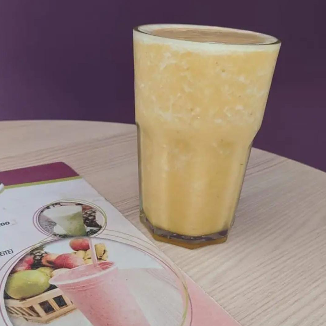 Abacaxi, maracujá e limão (Com laranja, água ou leite)