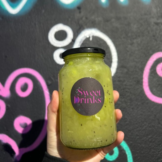 Caipirinha de kiwi com saquê, copo de vidro de 600ml.