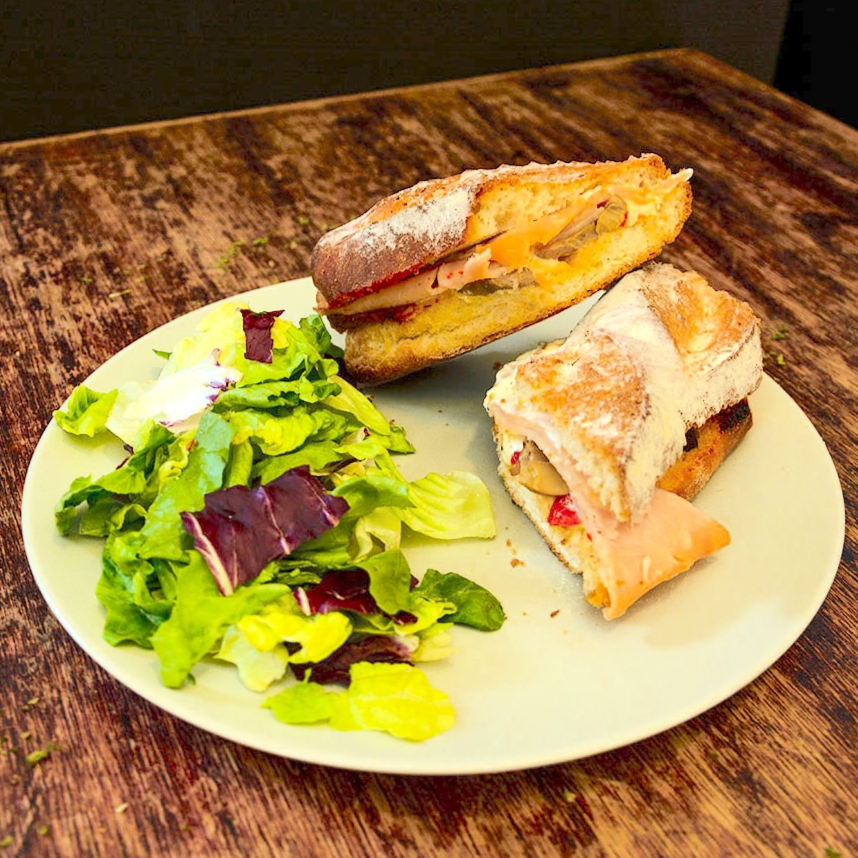 1/2 Baguette Clásica Rellena (20 cm)