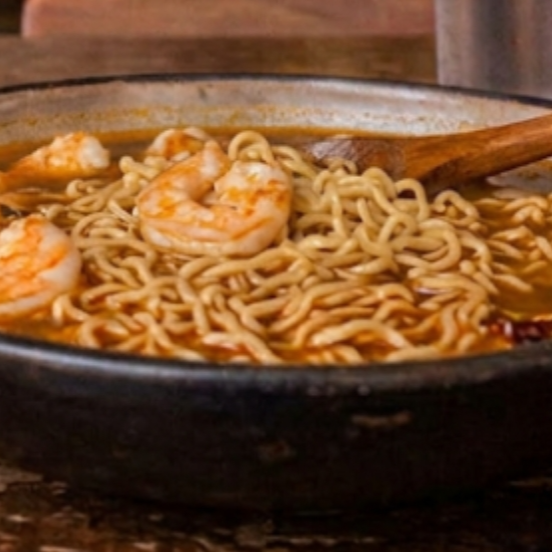 Caldo de Camarón con Ramen
