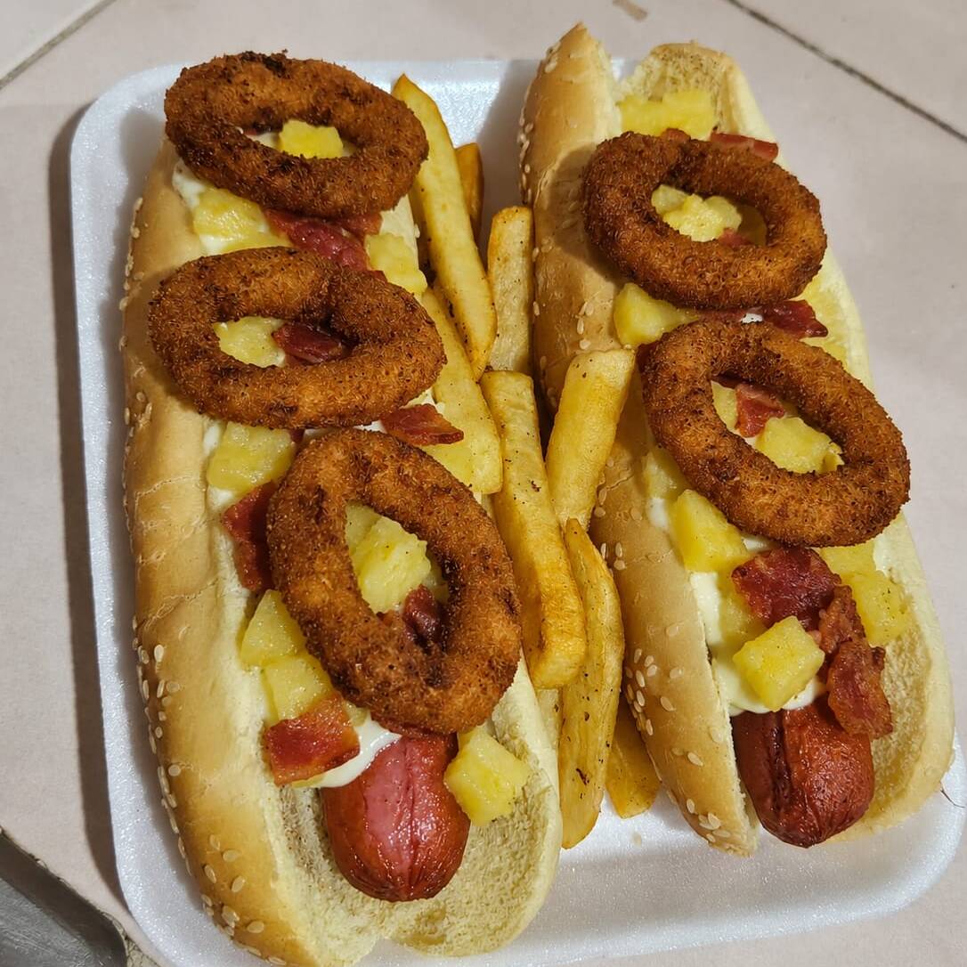 Dogos hawaiano más 3 aros de cebolla