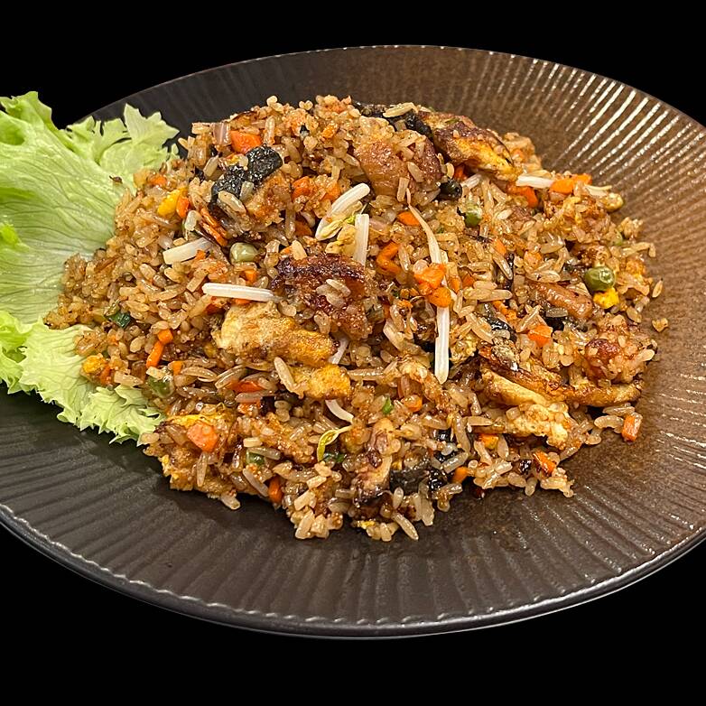 Arroz Frito con Anguila y Huevas de Cangrejo
