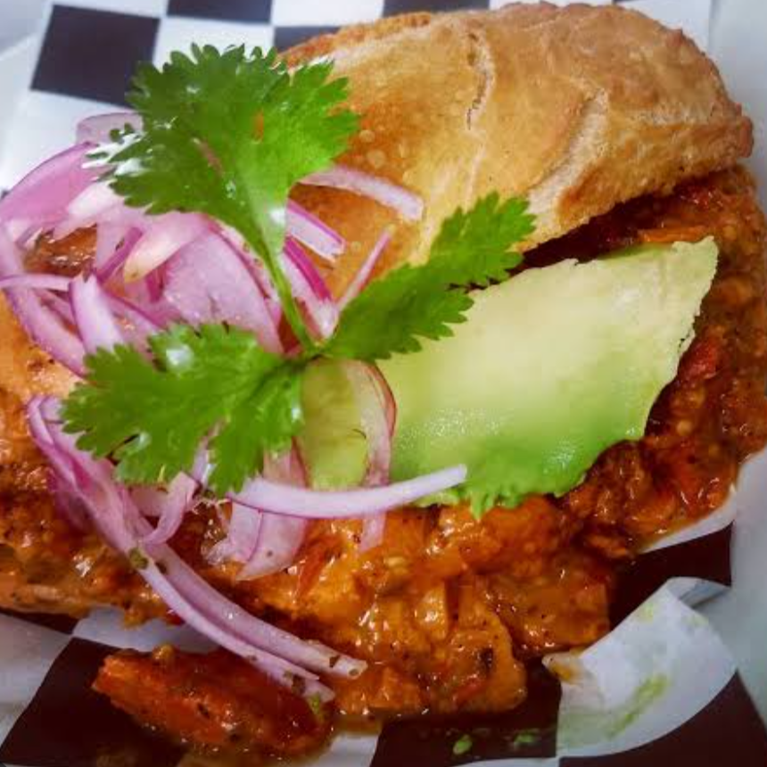 Lonche de chicharrón (una delicia) 😋