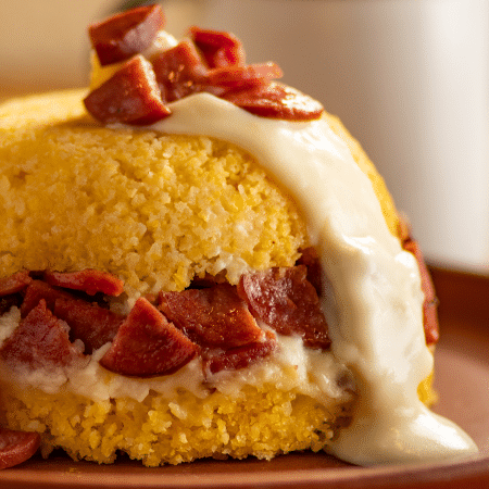 Cuscuz com calabresa,cebola e catupiry