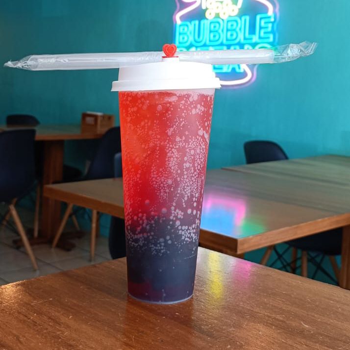 Soda Frutos Rojos 24 onz