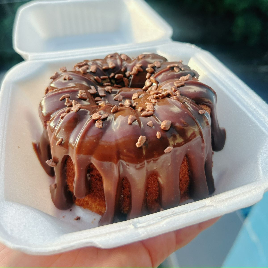 dose perfeita de doçura para o seu dia. Nosso Bolo Vulcão PP une a leveza do bolo caseiro com uma quantidade exagerada de cobertura artesanal.