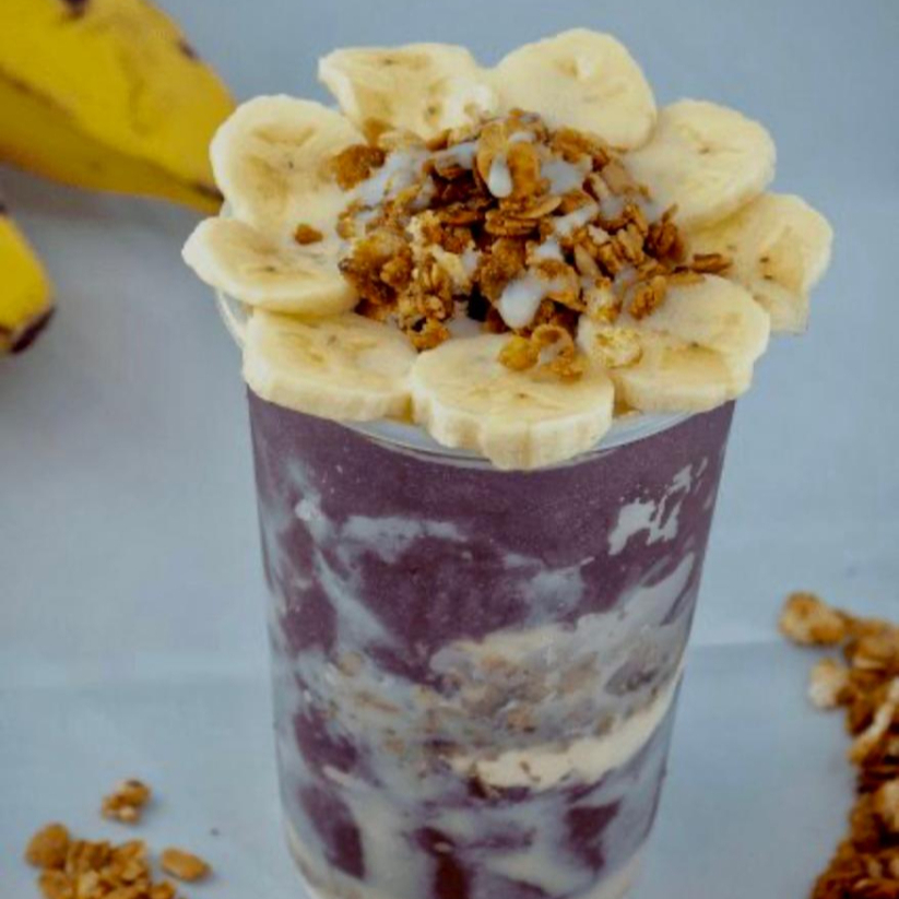 No combo Tentação temos Açai super cremoso no pote de 750 ml e você escolhe 4 acompanhamentos que vão no pote