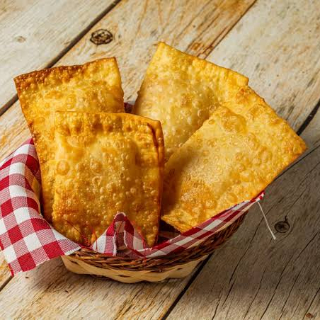 Combo mais vendido da Maior Pastelaria de Jpa. 4 Pastéis a sua escolha, acompanhado de uma bebida bem gelada, tbm a sua escolha️!!!