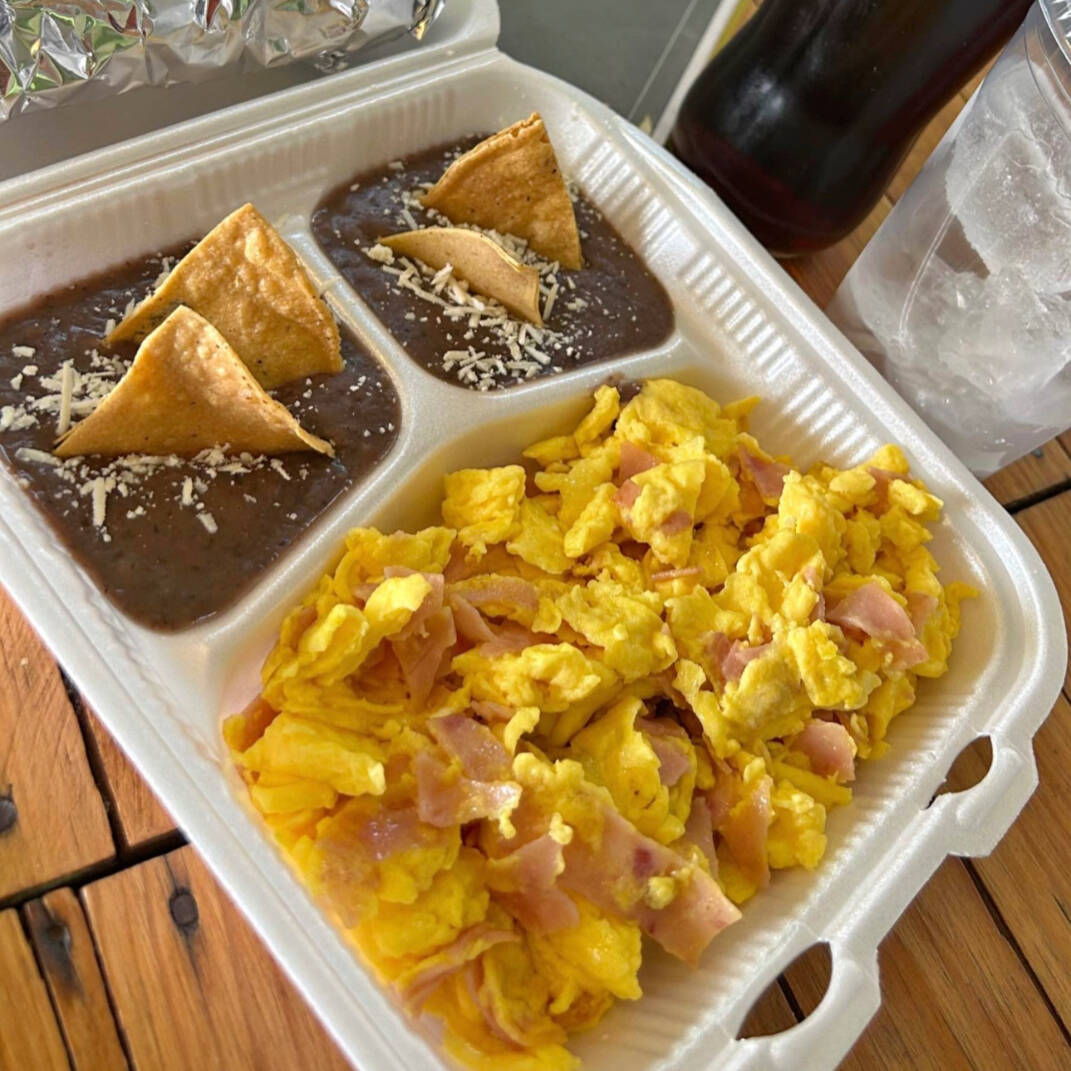 Huevos al gusto con cafe