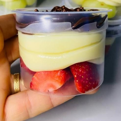 Morango selecionados,creme de ninho e pra completar um maravilhoso creme de chocolate 50%