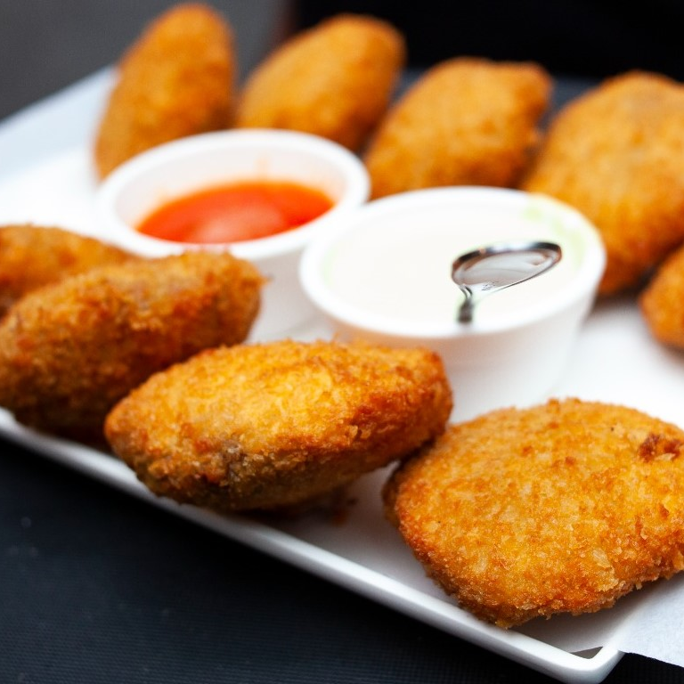 Acompanha molho verde.