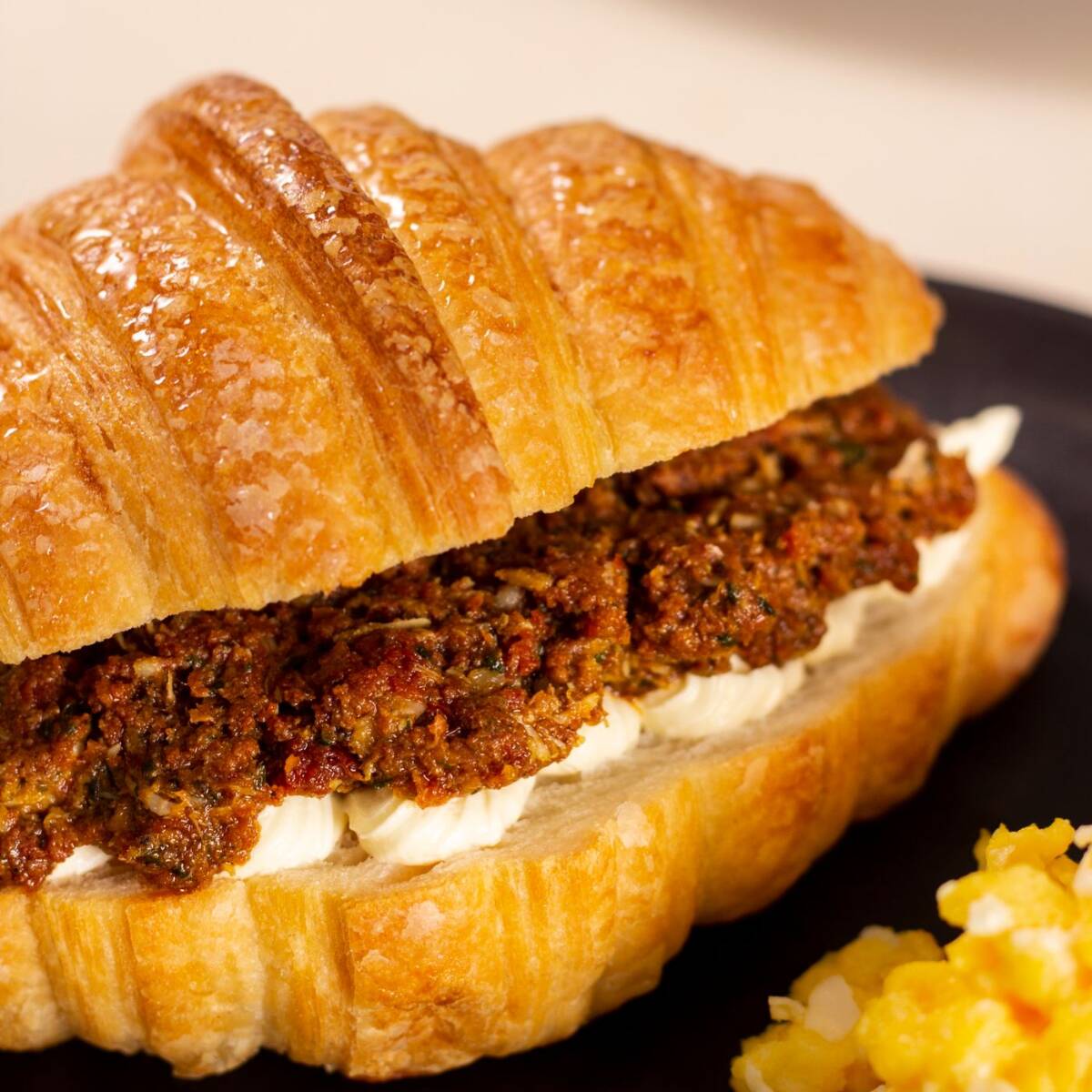 Croissant Pesto Rojo