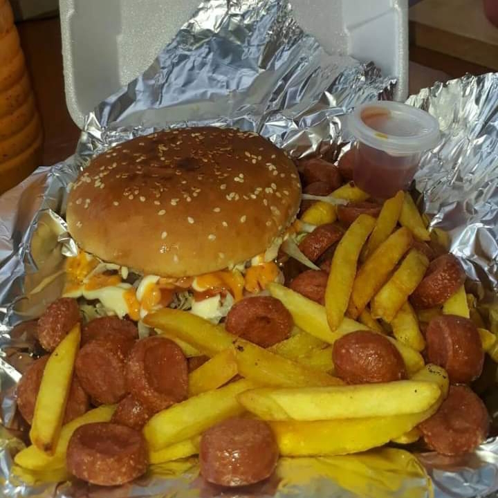Combo Salchipapas + Hamburguesa + Refresco