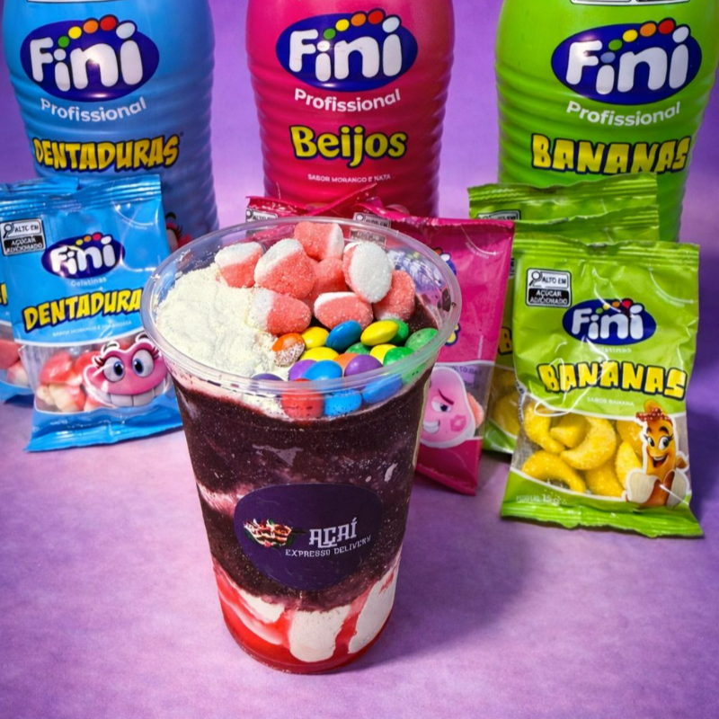 Leite em pó , calda de fino de sua escolha, M&m , fini de sua escolha