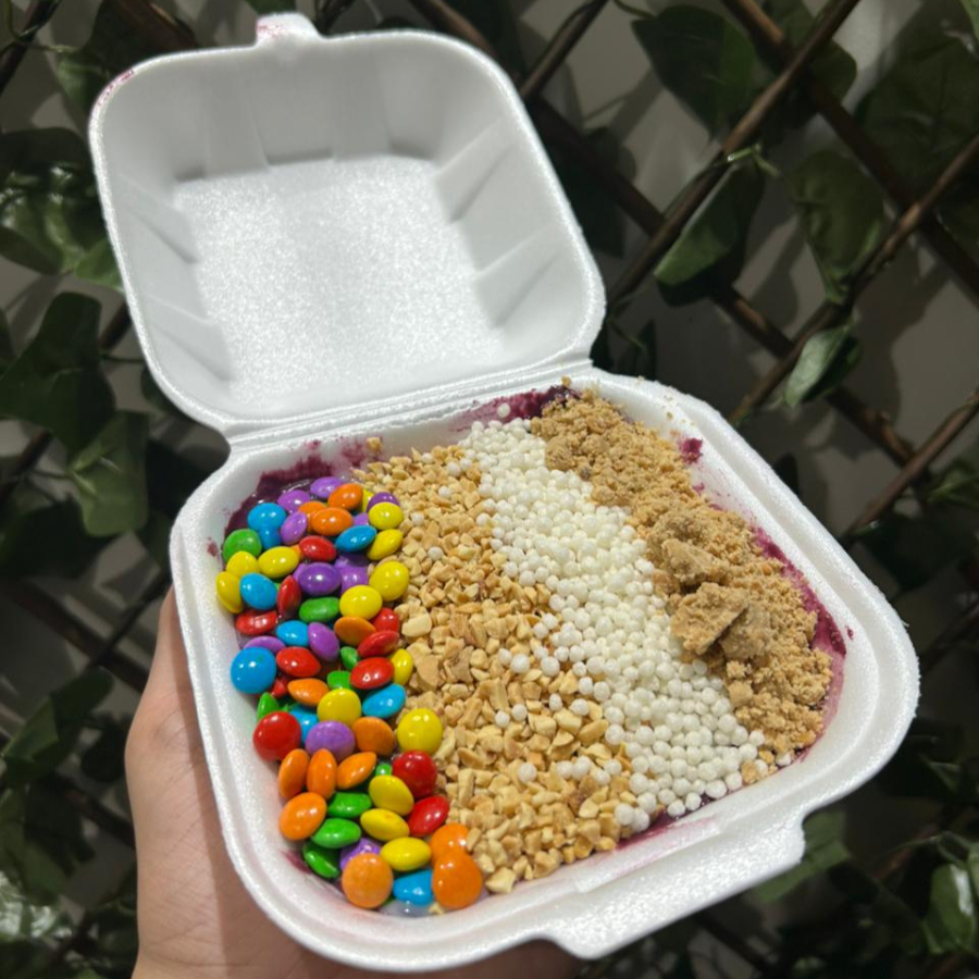 Uma quantidade generosa de açaí gourmet Premium, com os adicionais que você pode escolher para diferenciar seu paladar. (A marmitinha vai somente com os acompanhamentos que você escolher.)