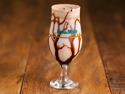 Delicioso Mate batido com leite, sorvete de creme e Nutella