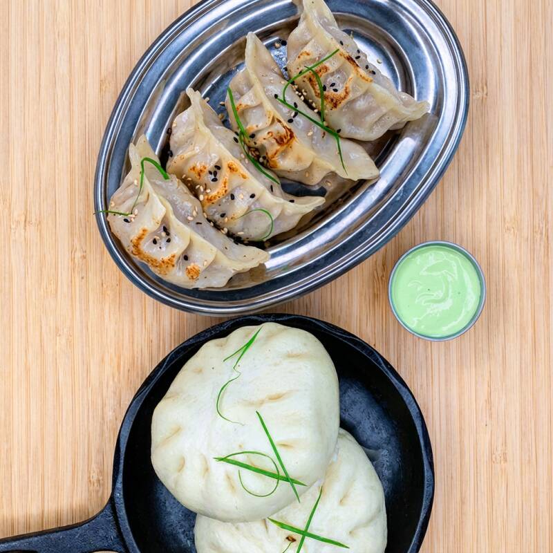 2 Baos + 1 porção gyoza (5 und) + 2 molhos