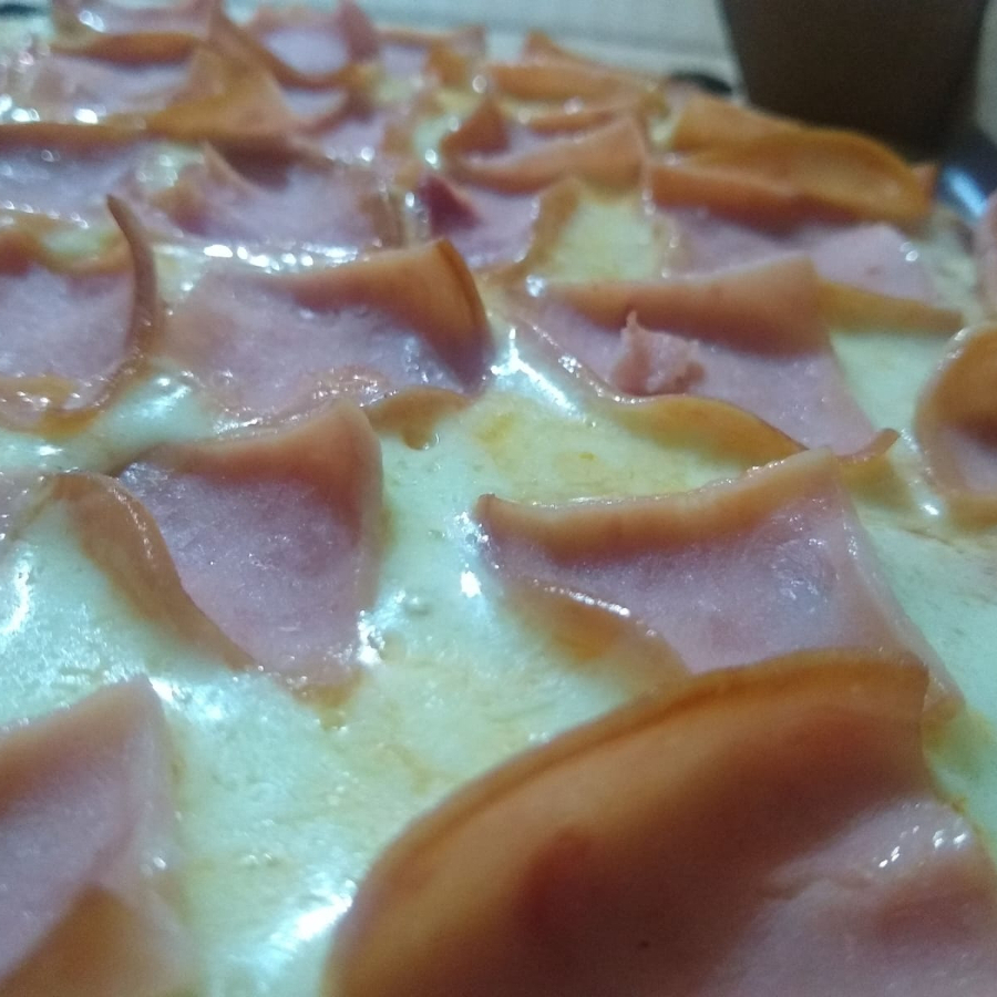 PIZZA JAMON Y QUESO