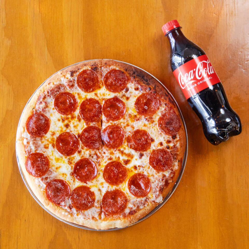 Pepperoni Mediana más Soda Coca Cola