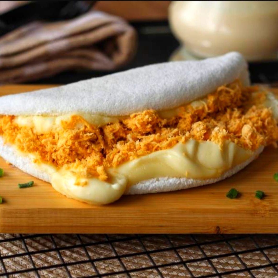 Tapioca recheada com Frango desfiado e Requeijão cremoso