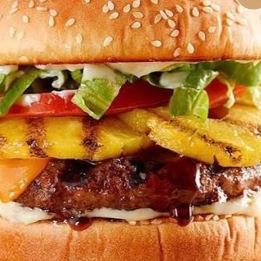 Hawaiana: carne, queso amarillo, jamón, piña, verdura