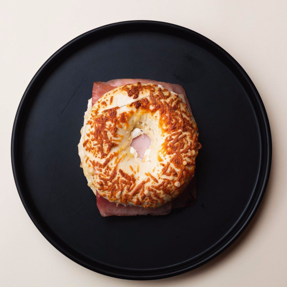 Combo Bagel Sideral + Capuccino 16oz