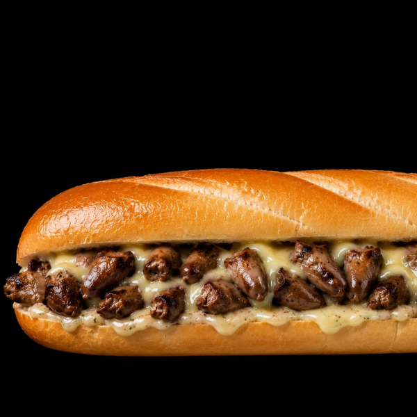 Coração de Frango, Pasta de Alho e Queijo Derretido na Baguete Crocante. O Verdadeiro Sanduíche de Coração Que Conquista na Primeira Mordida!