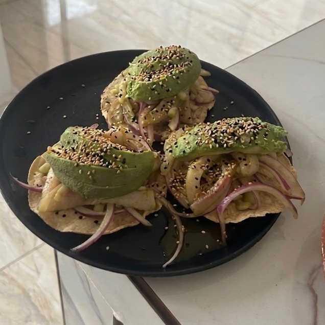 Tostada de aguachile rojo