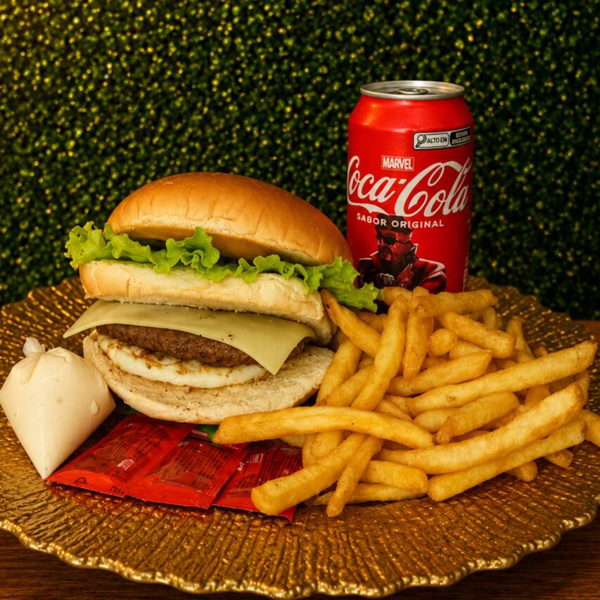 Pão, Carne, Ovo, Mussarela,Alface, Tomate, Milho, Batata Palha, maionese caseira. 200g de Batata Frita Coca Lata