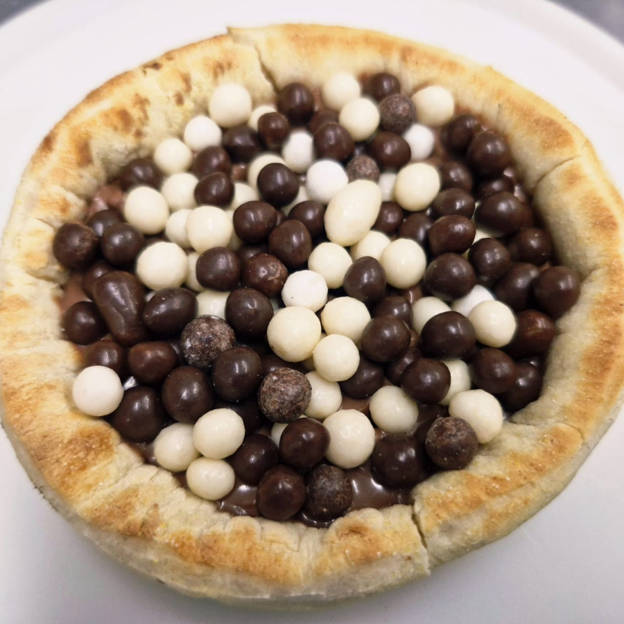 Massa da casa, Chocolate preto e choco ball