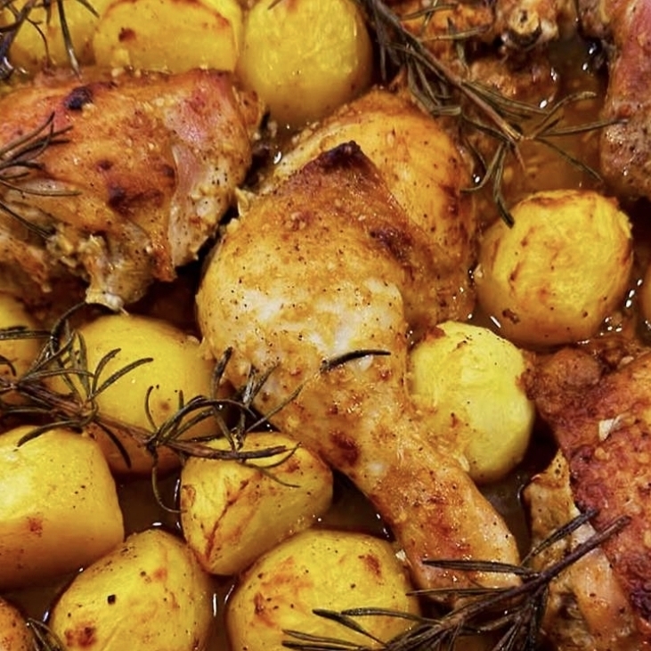 1 Kilo de cupim assado no bafo,bem molinho e temperadinho
1 frango inteiro (aproximadamente 2 kilos e meio a 3 kilos)