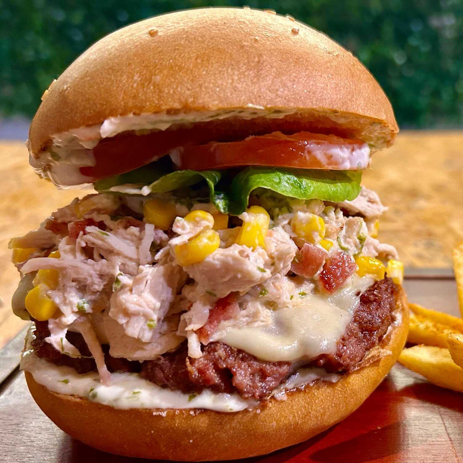 GRANJERA BURGER + PAPAS A LA FRANCESA