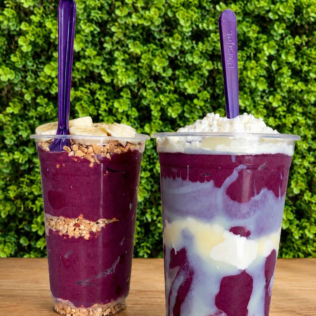 Aproveite nosso Leve 2 Açaí de 500ml! São dois açaís de 500ml super cremosos, cada um com 5 complementos grátis para você montar do seu jeito. Perfeito para dividir ou se deliciar em dose dupla!