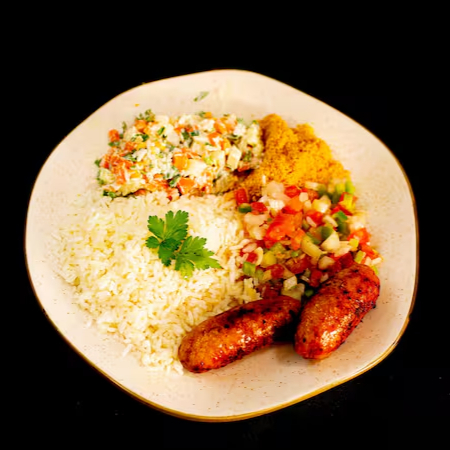 Arroz, farofa, molho, maionese e duas unidades de linguiça de frango