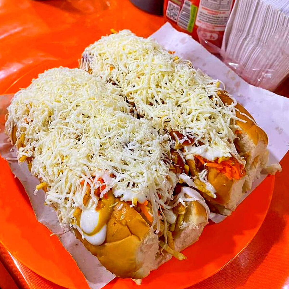 Dos Perros Calientes Full Queso Costeño