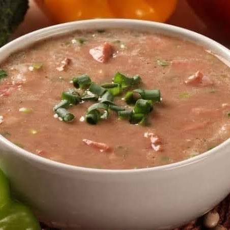 500ml de um caldinho de feijão super saboroso, feito com temperos caseiros, bacon e calabresa.