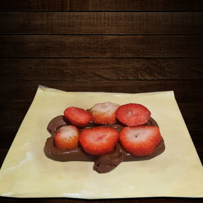 Este pastel é generosamente recheado com um saboroso chocolate de avelã, proporcionando uma combinação irresistível de sabores. A doçura do chocolate é perfeitamente equilibrada pelo delicioso morango, resultando em uma experiência gustativa inigualável. Um deleite para os amantes de doces que não deve ser perdido!