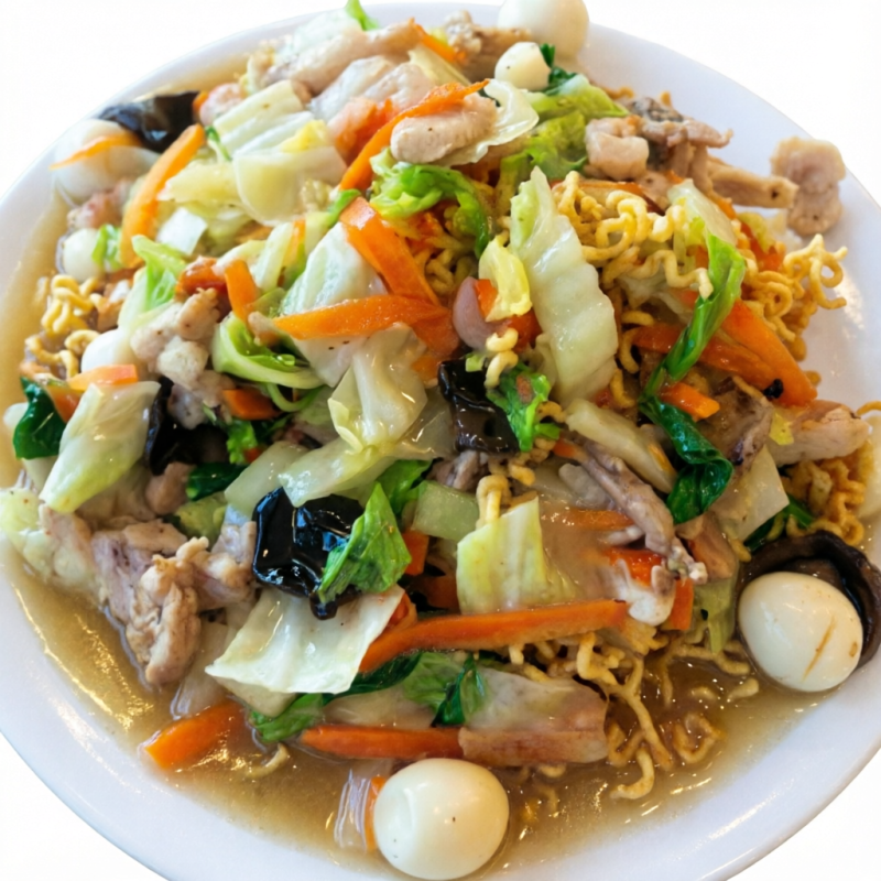 Massa frita e crocante, acompanha um molho especial a base de caldo de frango com cogmelos kikurague, sobrecoxa de frango, ovo de codorna , cenoura, repolho e acelga.
