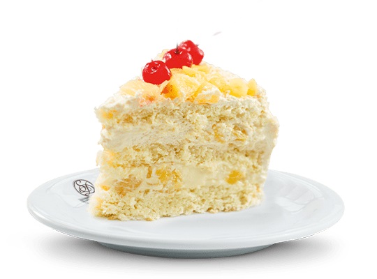 Bolo branco, recheio de creme gelado com abacaxi e mousse branca com abacaxi, cobertura mousse branca pedaços de abacaxi e cerejas (decorativas).