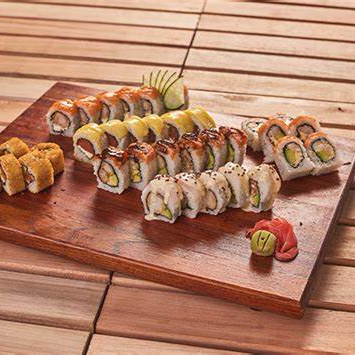 24 Bocados + Banano Tempura + 2 Jugos 250 ml