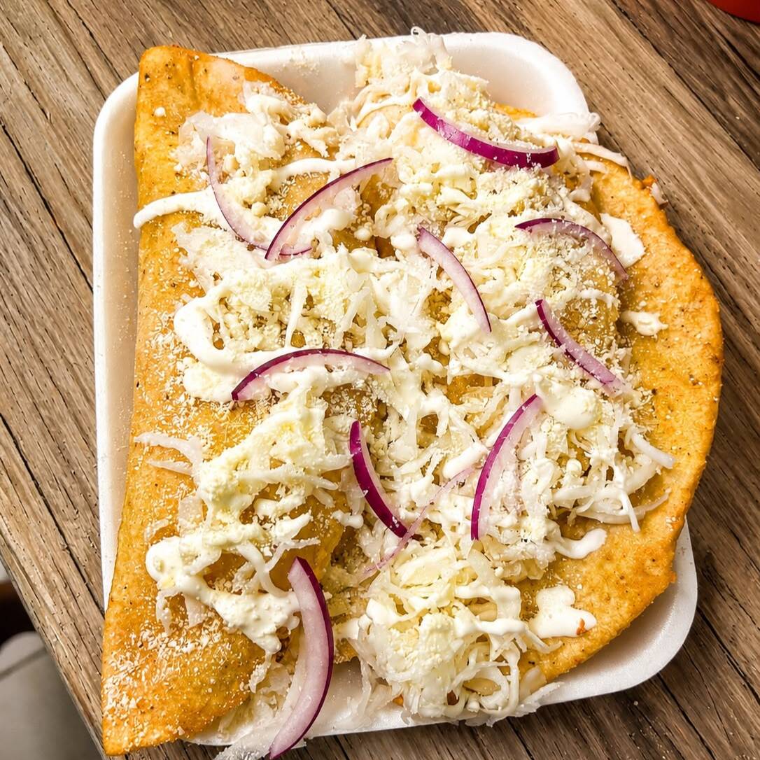Empanada de Tinga de Pollo