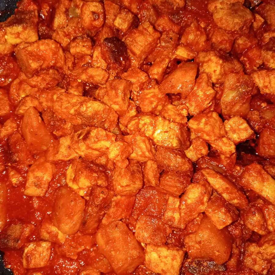 Pierna de Cerdo en Salsa Roja