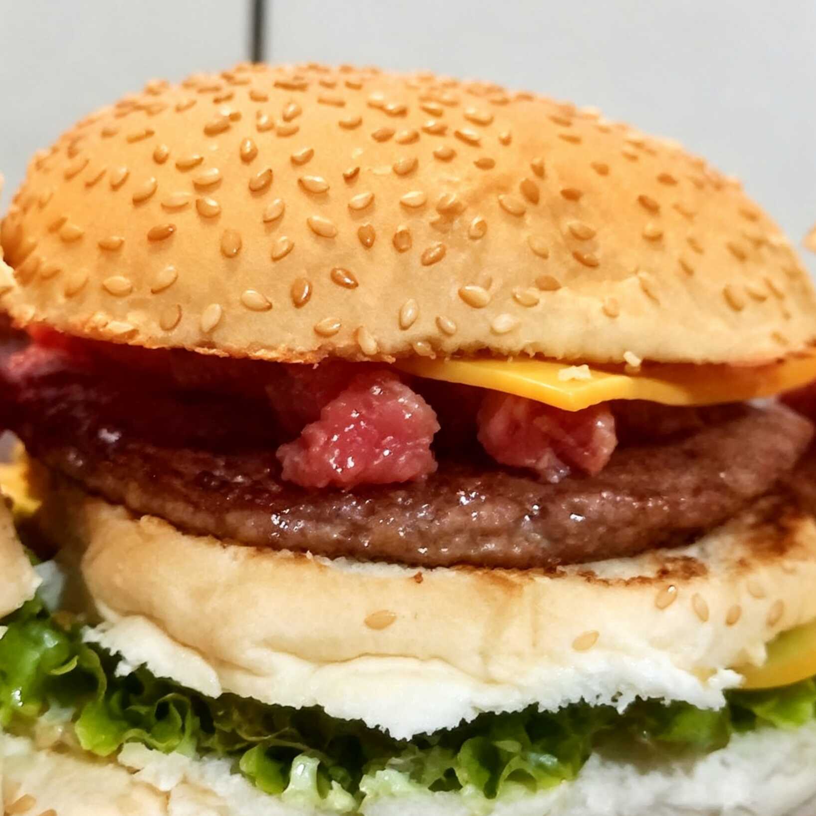 Saboroso, Pão, hambúrguer, boi, queijo, bacon, alface, tomate, batata palha e molho especial
#Pizzas #Sanduiches #Lanches #Hambúrguer #Assada #Bordas #Recheadas #Catupiry #Cheddar