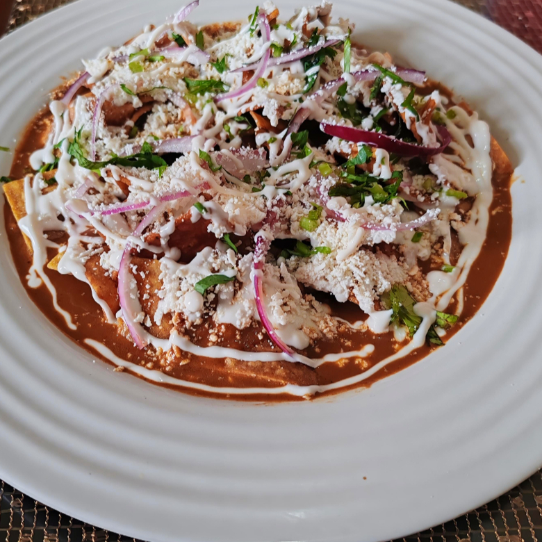 Chilaquiles Enmolados