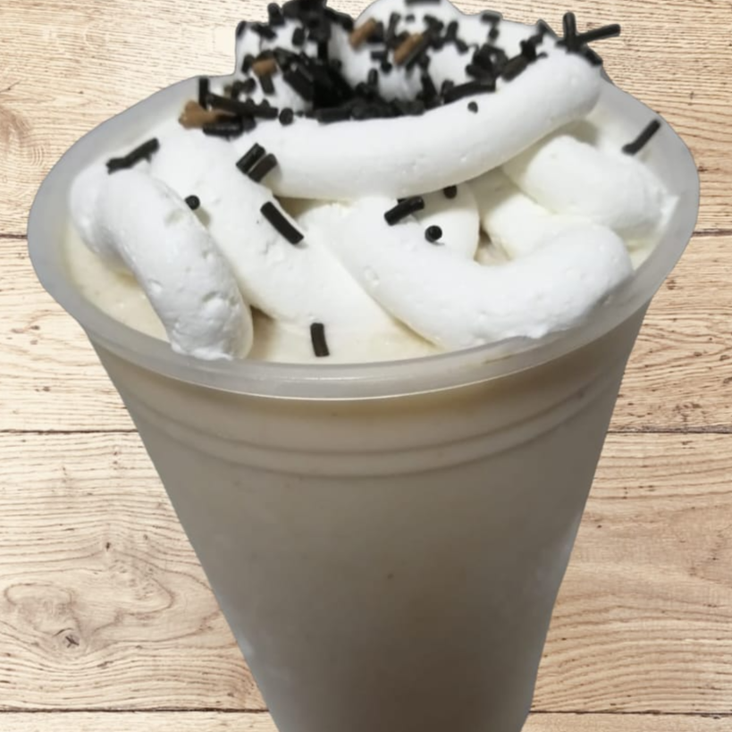 Frappe de mazapán con chantilly