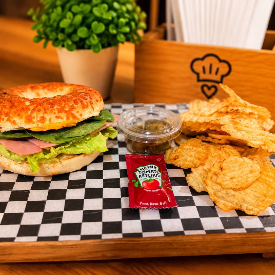 Bagel Jamón con Espinaca