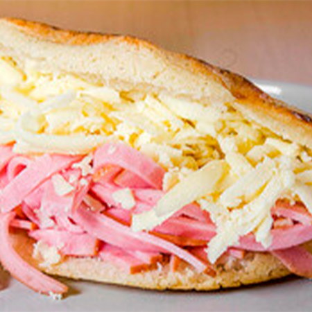 Arepa de Jamón y Queso